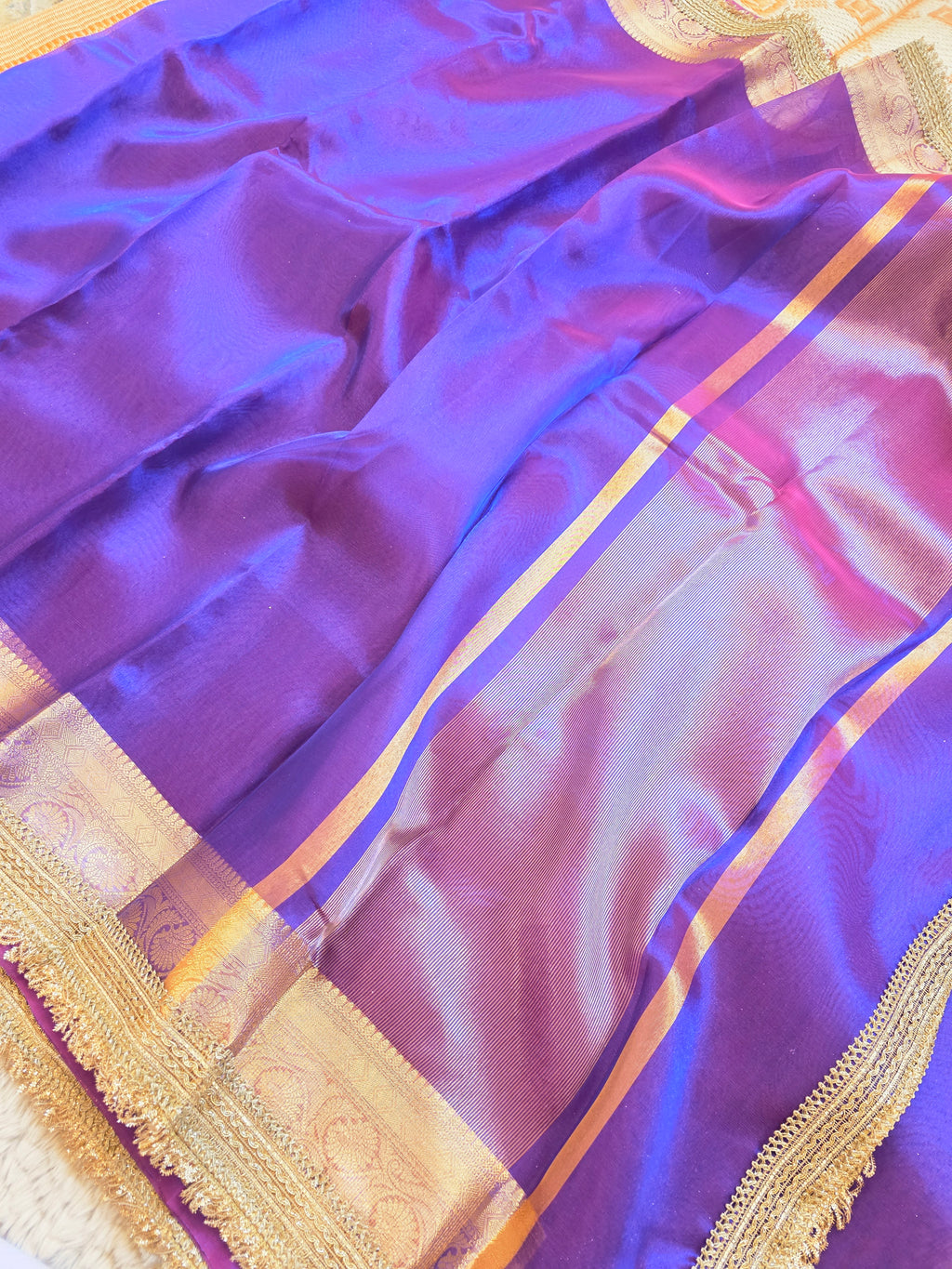Banarasi Tissue Saree having Plain Body & Lace Border